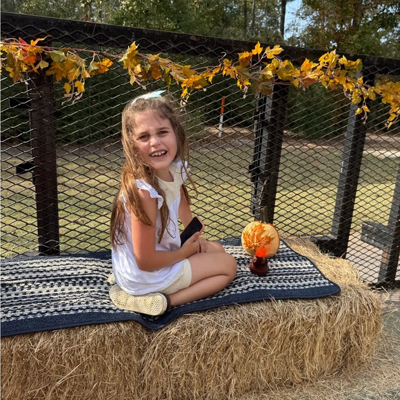 Meet your Posher, Connie - Picture 2 of 16